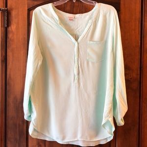 Gently Used Women’s Blouse (Mint/Aqua)